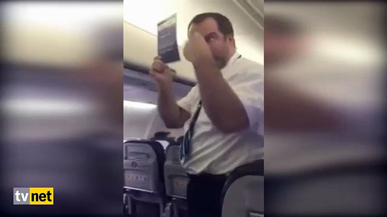 Uçak kabin görevlisi Eğlenceli bir abimiz