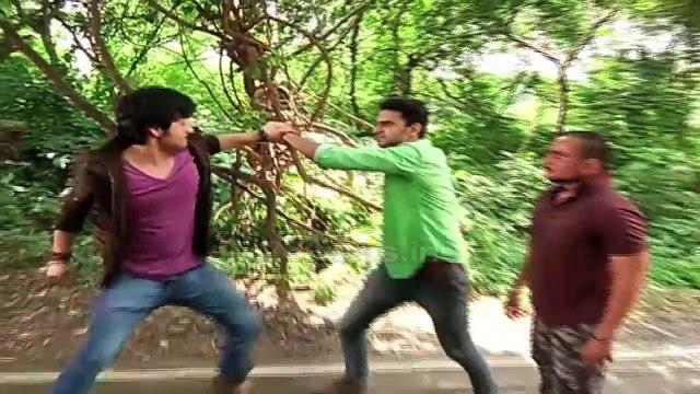 Thapki Pyaar Ki | 28 September 2015 | Bihaan Saves Thapki From Goons - Watch Latest Video