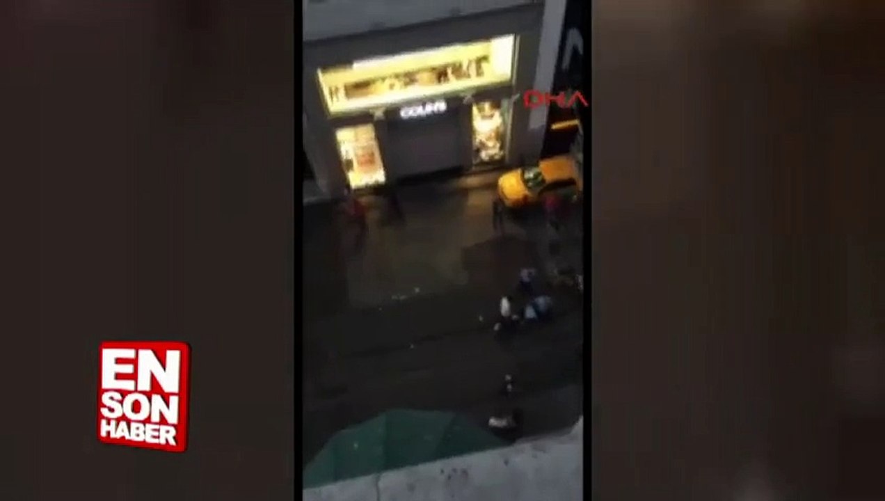 İstiklal Caddesinde kavga . ( Taksim de sıradan bir gün )