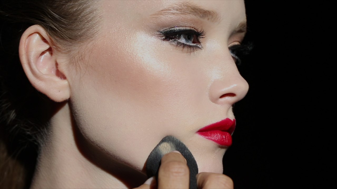 Quel look beauté adopter le soir ? L'Art de la transformation selon Marc Jacobs Beauty