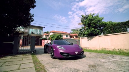 Скачать видео: Uber Driver used a McLaren Supercar to pick up passengers!