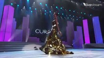 Laury Thilleman défile pour la France lors de Miss Univers
