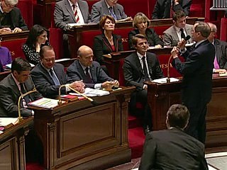 Espionnage téléphonique:  le chef de la police Frédéric Péchenard convoqué chez le juge