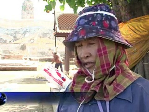 Les temples anciens d'Ayutthaya en danger après des semaines sous l'eau