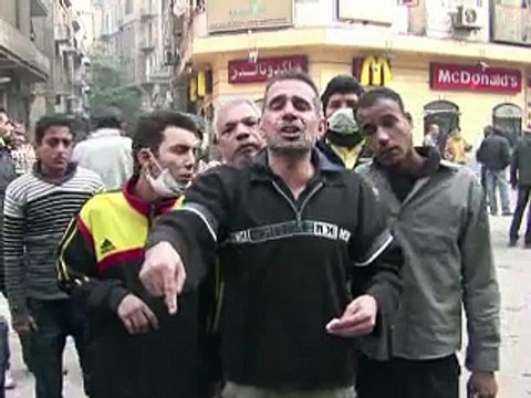 Egypte: les affrontements s'intensifient, trois morts place Tahrir