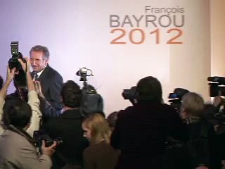 Présidentielle: Bayrou officiellement candidat propose d'ouvrir un "autre chapitre"