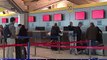 Aéroports: la grève se poursuit mardi et s'étend à d'autres aéroports