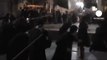 Des prêtres se battent à coup de balais dans la basilique de la Nativité à Bethléem