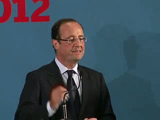 Hollande appelle ses troupes "au combat", dénonce les "polémiques organisées"
