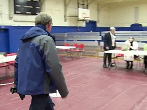 Le New Hampshire vote, le modéré Mitt Romney favori