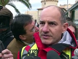 Naufrage en Italie: reprise des recherches jeudi, le pompage se prépare