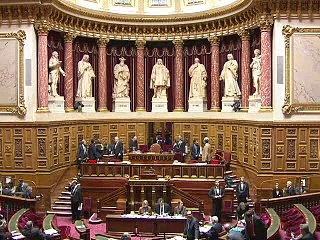 Loi sur le génocide arménien: Paris appelle Ankara au "sang-froid"