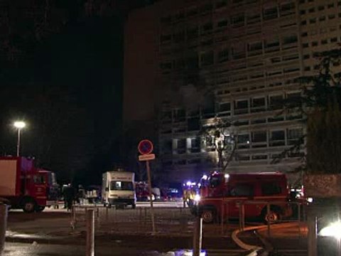 Incendie à la Cité radieuse de Marseille: feu toujours pas officiellement éteint
