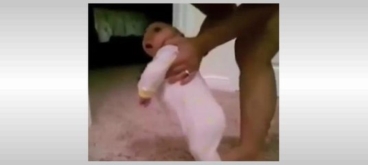 'Mucize bebek' yürümeye başladı