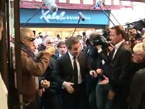 Visite agitée pour Sarkozy à Bayonne, hué et insulté par des opposants
