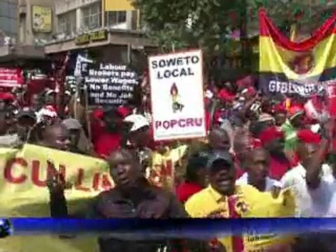 Afrique du Sud: des dizaines de milliers de manifestants défient l'ANC
