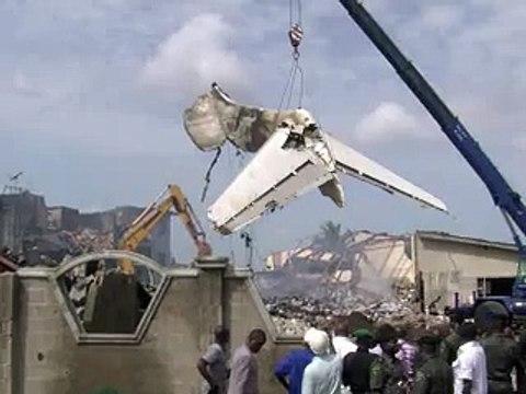 Nigeria: 137 corps dégagés des décombres, les deux moteurs en panne avant le crash