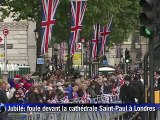 Elizabeth II clôture sous les hourras quatre jours de célébrations du jubilé