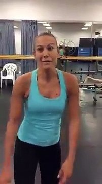 Cette championne de corde à sauter va très très vite!