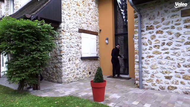 Dégivrage pare-brise : quand le smartphone remplace le grattoir (Francfort 2015)