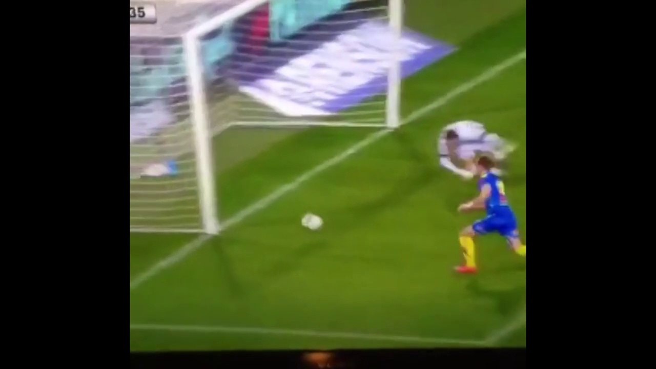 A 50 cm du but, il arrive à rater la cage