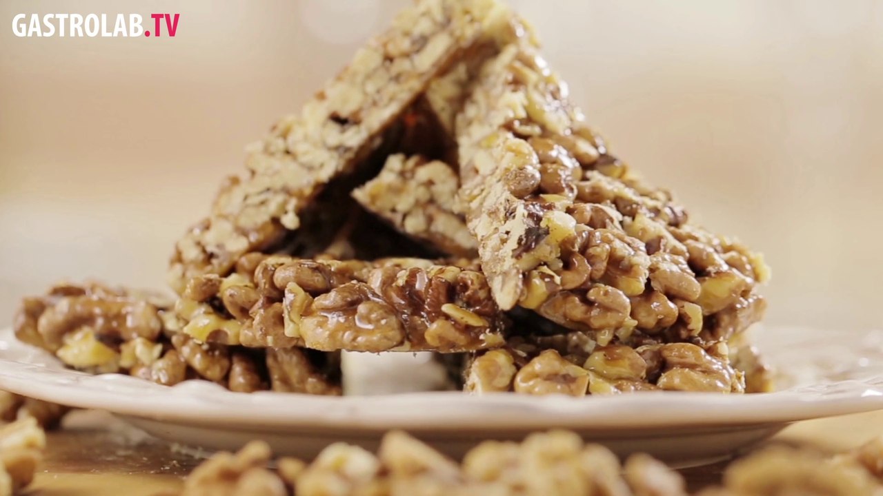 How to Make Gozinaki (Nuts Cooked with Honey)