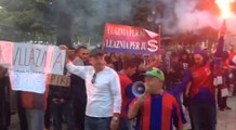Tifozët e Vllaznisë në protestë, kërkojnë dorëheqjen e stafit drejtues: Ikni hajduta!- Ora News