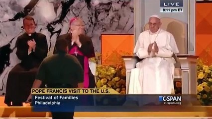 Vea la broma que le hizo Mark Wahlberg al papa Francisco