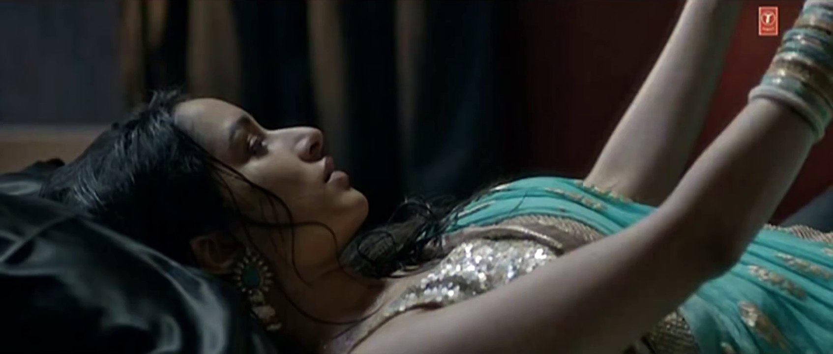 Shraddha Kapoor first kiss with Aditya Roy Kapur from the movie Aashiqui 2 HD