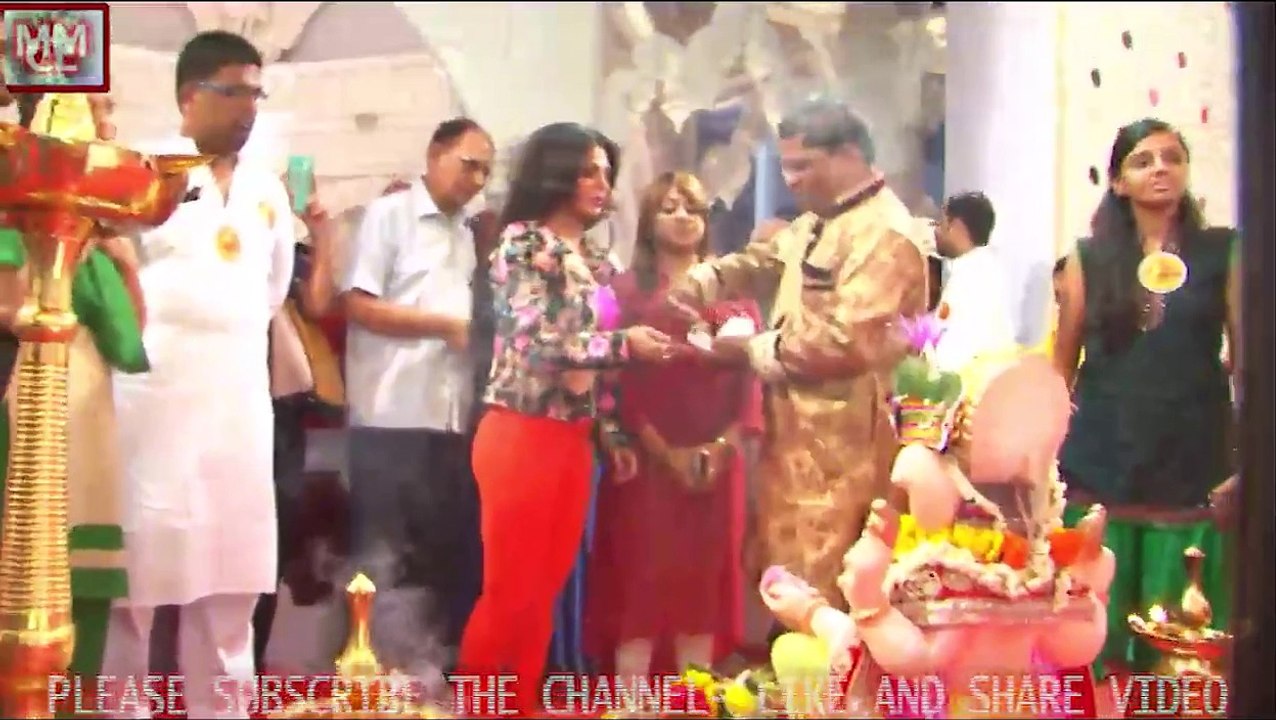 RAKHI SAWNT TAKES BLESSING OF ANDHERI CHA RAJA