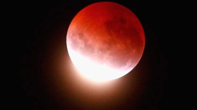 BLOOD MOON SUPER MOON And Water On Mars | What's Trending Now