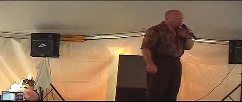 Danny McCorkle sings 'It Hurts Me' at Elvis Week 2006 (video