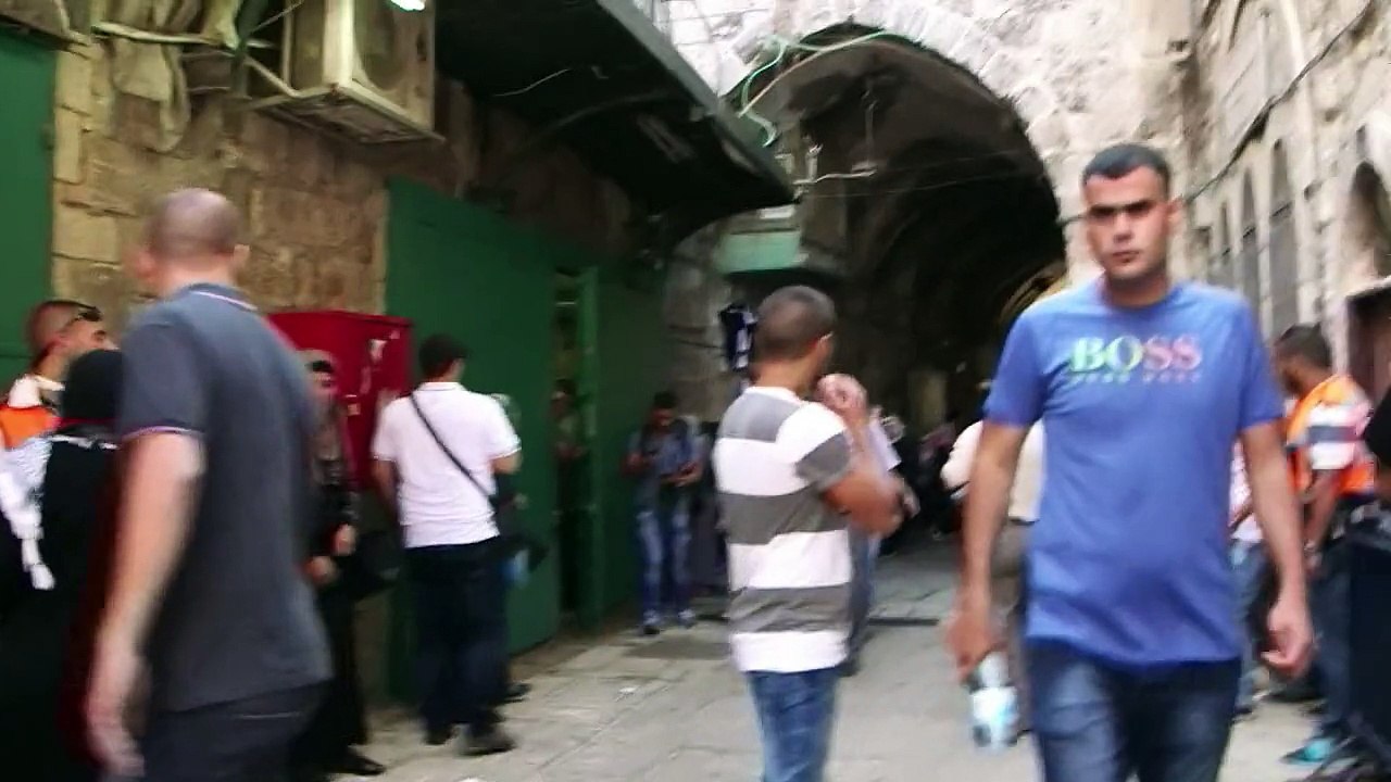 مواجهات بين شرطيين اسرائيليين وفلسطينيين في باحة المسجد الاقصى