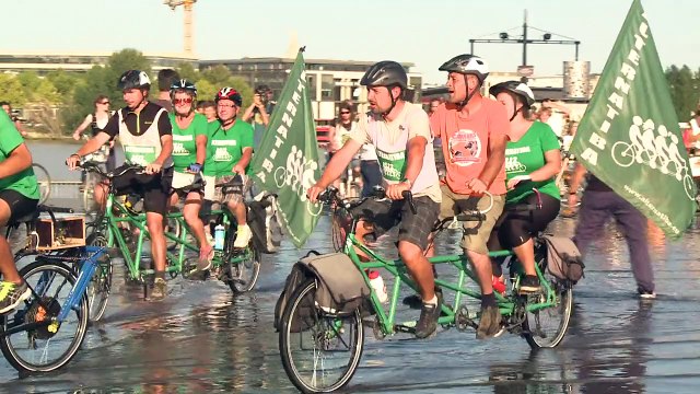 French activists on wheels raise awareness about climate change
