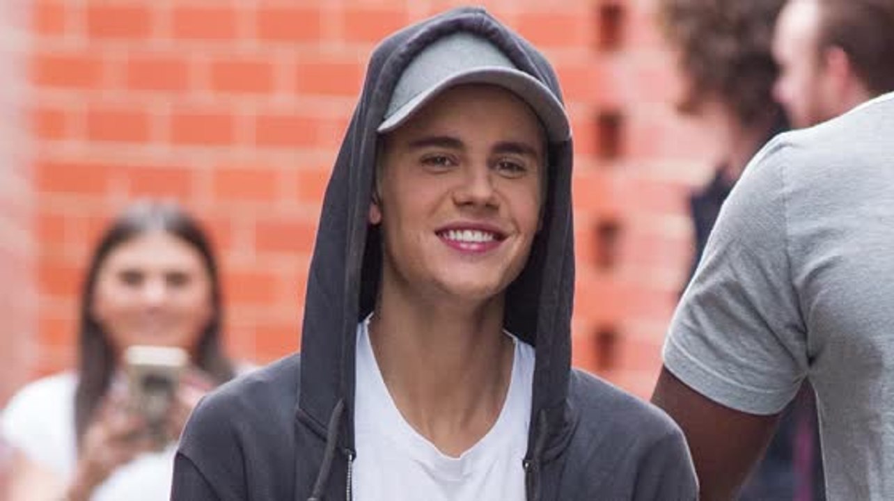 Ein Modell behauptet, dass sie unter Drogen gesetzt wurde, während sie mit Justin Bieber zusammen war