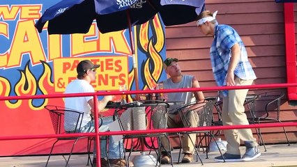 Meixcan Thug Shocks Strangers With Kindness