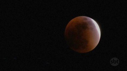 Eclipse da superlua é visto em diversas partes do mundo