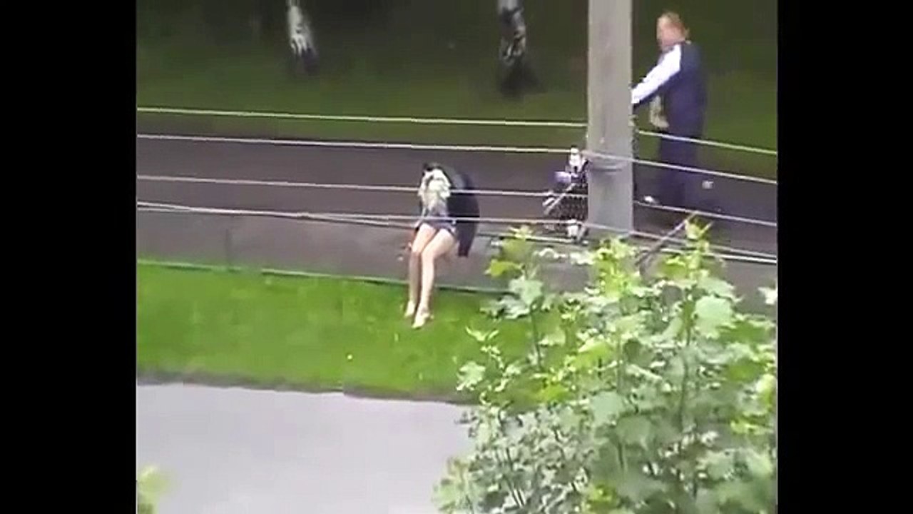 Hem çok komik Hem çok güzel bir sarhoş ☆ Komedi ve Eğlence izle (video)  ツ