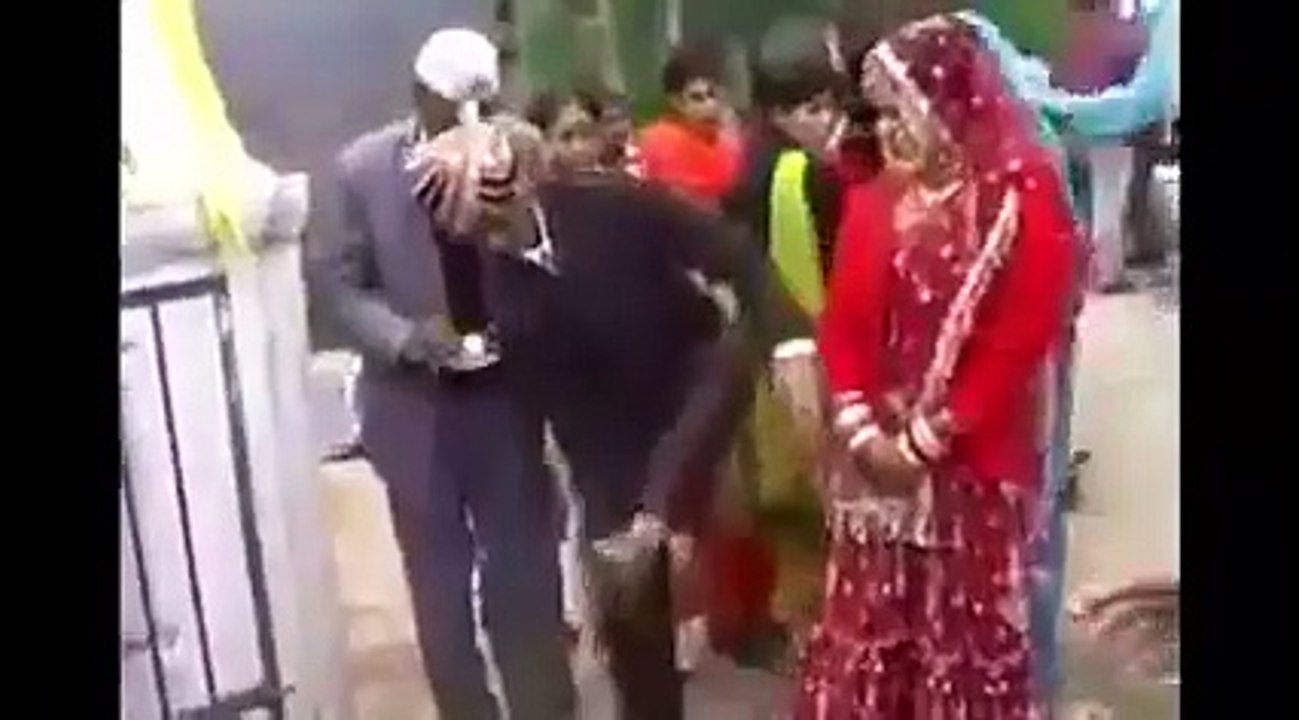 Dhulhy Ka dance check kero.