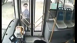 Man attacks bus driver over traffic dispute