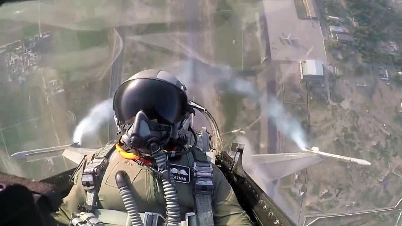 Incredible F16 Aerobatics performance by Pakistan Air Force