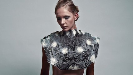 Un vêtement incroyable qui réagit au regard