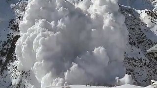 Intense Avalanche Caught on Camera in India/Pakistan
