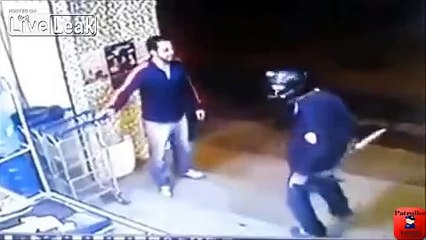 Download Video: 2 robbers with machetes getting some karma.