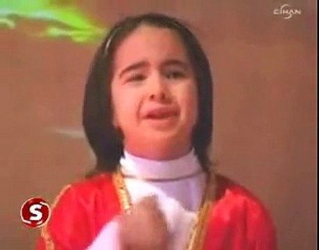 İstiklal Marşı'nı Okurken Hitler'e Dönüşen İlkokul Öğrencisi