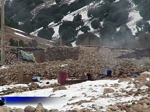 Maroc: avec l'hiver, les villageois du Moyen-Atlas luttent contre l'isolement