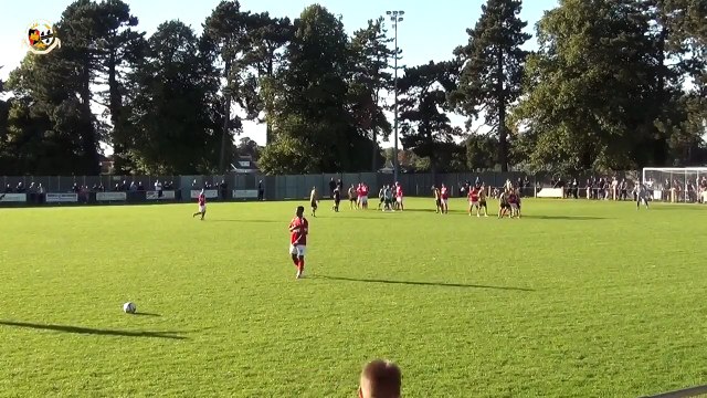 Incroyable retourné acrobatique marqué par le Goal au dernier moment!