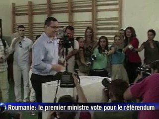 La Roumanie décide du sort de son président, suspens sur la participation