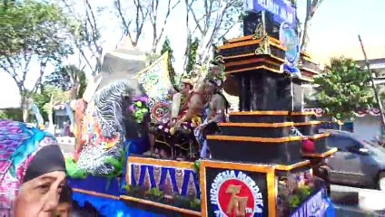 Parade Mobil Hias di acara Peringatan HUT RI ke 70 kota Gresik Ruwet  2