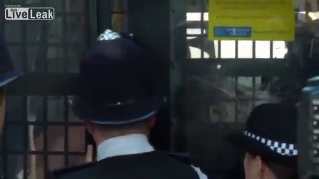 Les Femen manifestent seins nus à Londres lors des JO